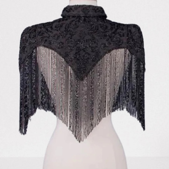 1880s mourning capelet with intricate beadwork and intact 8.5-inch bead fringe - Picture 4 of 11